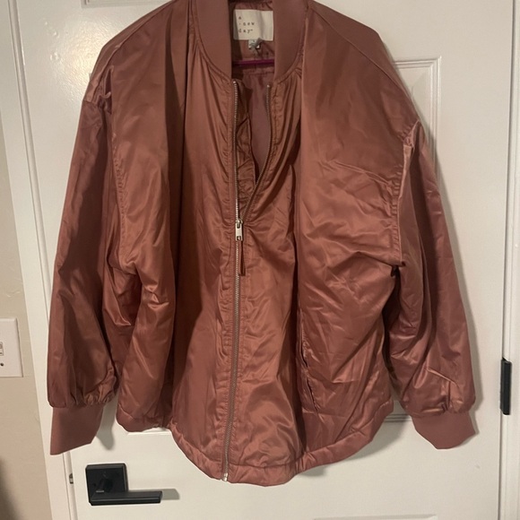 NWT Women's Berry Pink Bomber Jacket Water‎ Resistant cute detail in back Sz L - Picture 3 of 7